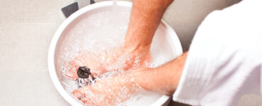 - Escalda-pés é tratamento alternativo para aliviar dores e renovar energias